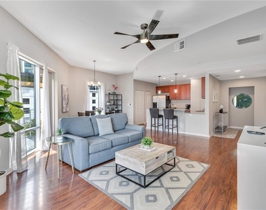 525 E Jackson Street - Photo Thumbnail 5