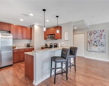 525 E Jackson Street - Photo Thumbnail 9