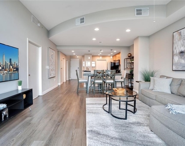 525 E Jackson Street - Photo Thumbnail 24
