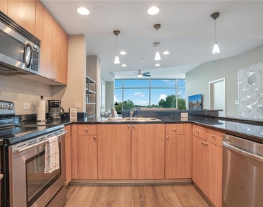 525 E Jackson Street - Photo Thumbnail 9