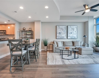 525 E Jackson Street - Photo Thumbnail 14