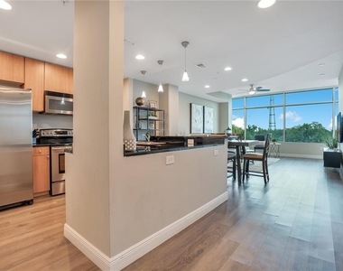 525 E Jackson Street - Photo Thumbnail 6