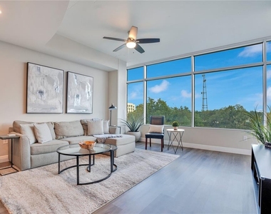 525 E Jackson Street - Photo Thumbnail 16