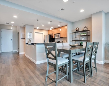 525 E Jackson Street - Photo Thumbnail 11
