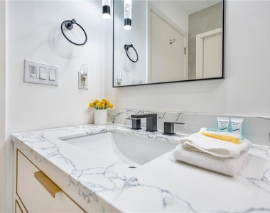525 E Jackson Street - Photo Thumbnail 31
