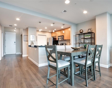 525 E Jackson Street - Photo Thumbnail 12