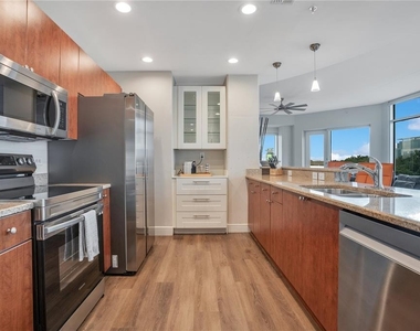 525 E Jackson Street - Photo Thumbnail 9