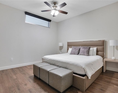 525 E Jackson Street - Photo Thumbnail 38