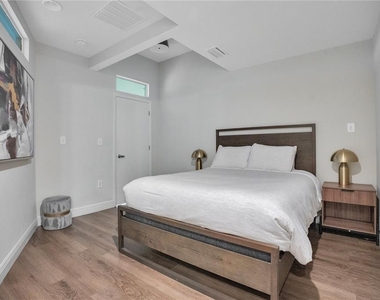 525 E Jackson Street - Photo Thumbnail 32