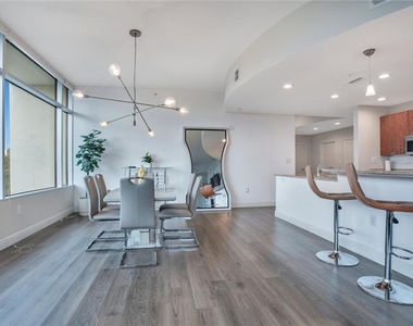 525 E Jackson Street - Photo Thumbnail 20
