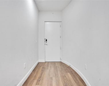 525 E Jackson Street - Photo Thumbnail 5