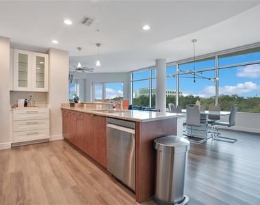 525 E Jackson Street - Photo Thumbnail 8