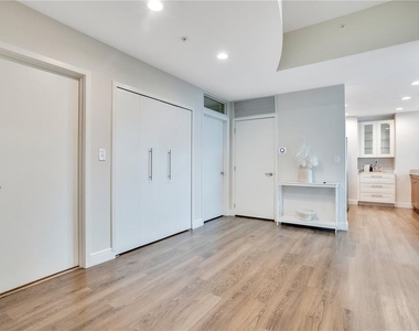 525 E Jackson Street - Photo Thumbnail 6
