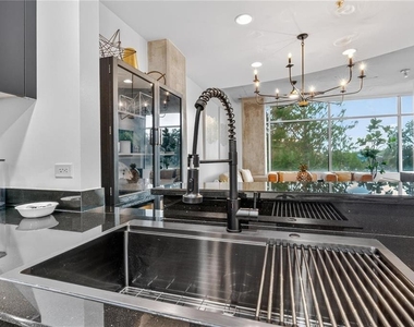 525 E Jackson Street - Photo Thumbnail 9