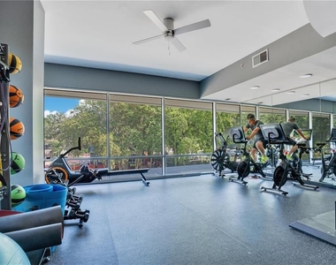525 E Jackson Street - Photo Thumbnail 43
