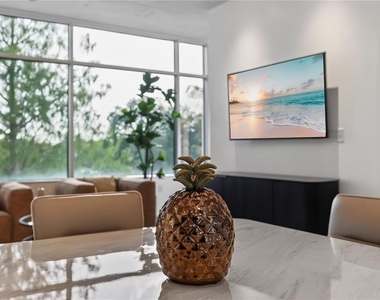 525 E Jackson Street - Photo Thumbnail 15