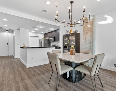 525 E Jackson Street - Photo Thumbnail 13