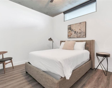 525 E Jackson Street - Photo Thumbnail 35
