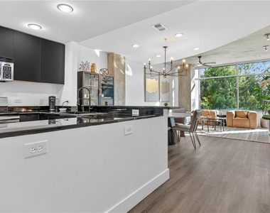 525 E Jackson Street - Photo Thumbnail 12