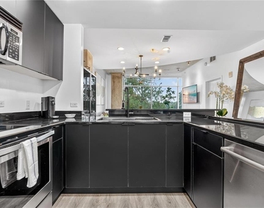 525 E Jackson Street - Photo Thumbnail 11