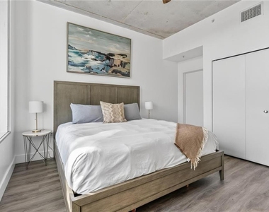 525 E Jackson Street - Photo Thumbnail 30