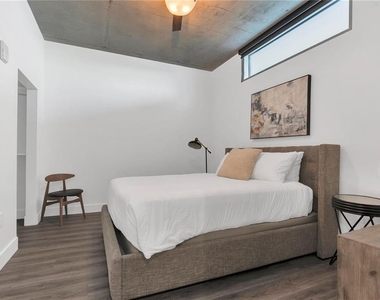 525 E Jackson Street - Photo Thumbnail 36
