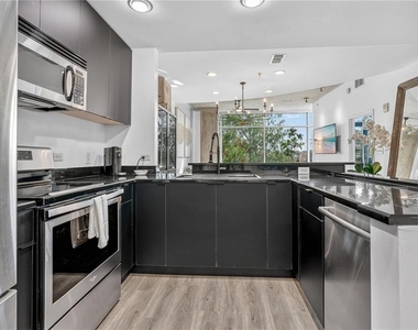 525 E Jackson Street - Photo Thumbnail 10
