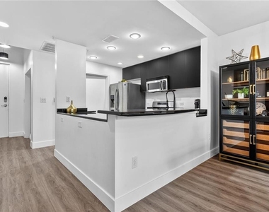 525 E Jackson Street - Photo Thumbnail 7