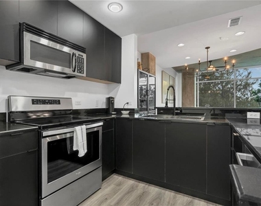 525 E Jackson Street - Photo Thumbnail 8