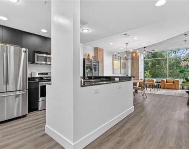 525 E Jackson Street - Photo Thumbnail 6