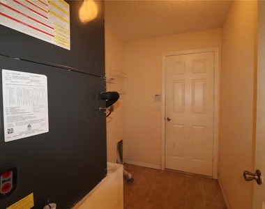 1386 Fallwood Drive - Photo Thumbnail 8