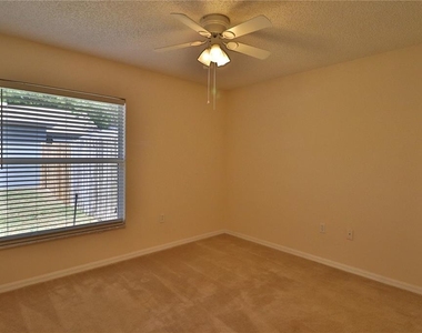 1386 Fallwood Drive - Photo Thumbnail 9