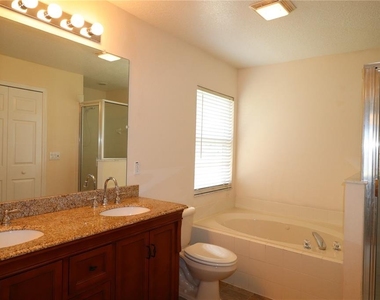 1386 Fallwood Drive - Photo Thumbnail 5