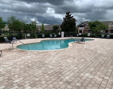 9118 Sabal Pine Way - Photo Thumbnail 16