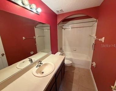9118 Sabal Pine Way - Photo Thumbnail 7
