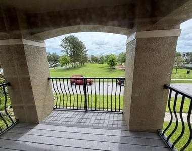 9118 Sabal Pine Way - Photo Thumbnail 11