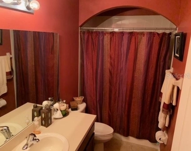 9118 Sabal Pine Way - Photo Thumbnail 8