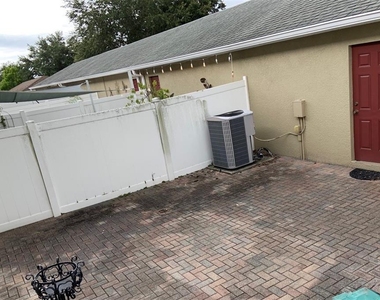 9118 Sabal Pine Way - Photo Thumbnail 13