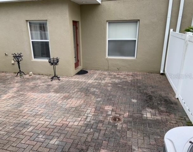 9118 Sabal Pine Way - Photo Thumbnail 14