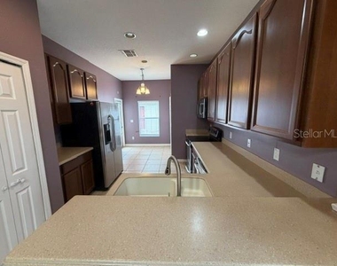 9118 Sabal Pine Way - Photo Thumbnail 2