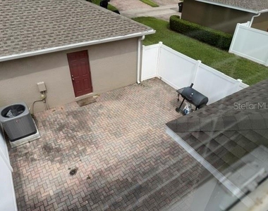 9118 Sabal Pine Way - Photo Thumbnail 16