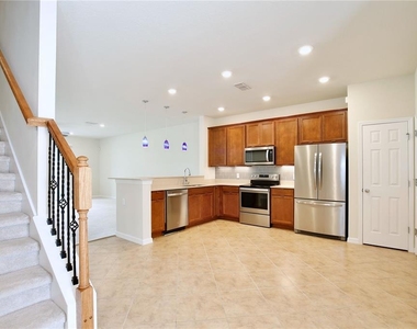 3924 Plainview Drive - Photo Thumbnail 2