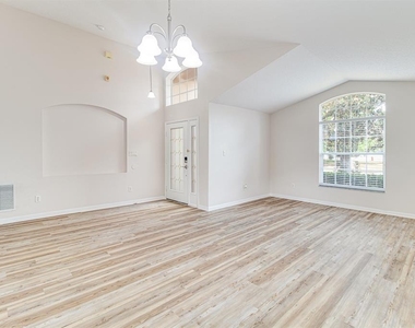 19756 Glen Elm Way - Photo Thumbnail 6