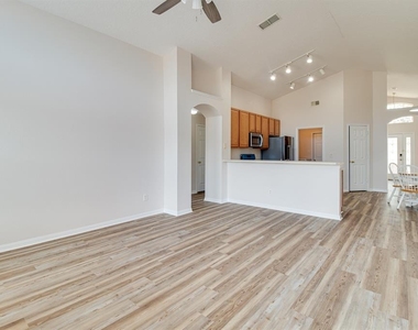 19756 Glen Elm Way - Photo Thumbnail 14