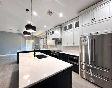 5004 Marbella Isle Drive - Photo Thumbnail 13