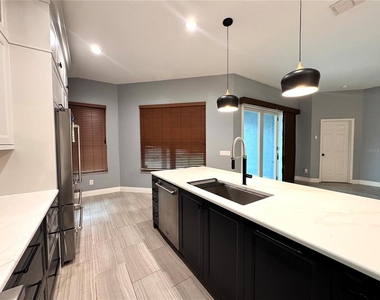 5004 Marbella Isle Drive - Photo Thumbnail 10