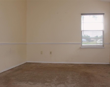 3036 Dellcrest Place - Photo Thumbnail 10