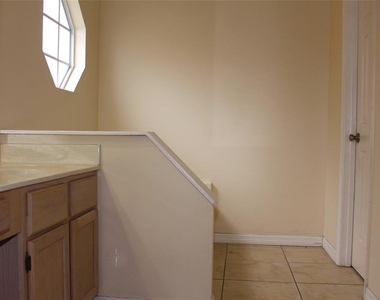 3036 Dellcrest Place - Photo Thumbnail 11