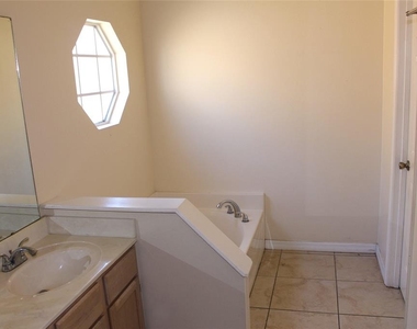 3036 Dellcrest Place - Photo Thumbnail 12