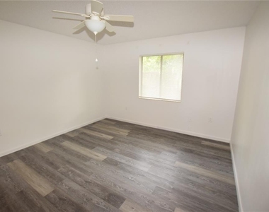 908 Sumter Street - Photo Thumbnail 10